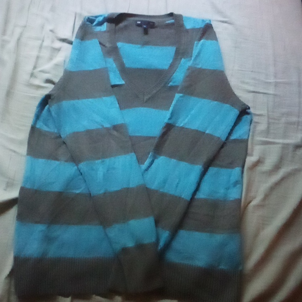 GAP sweater